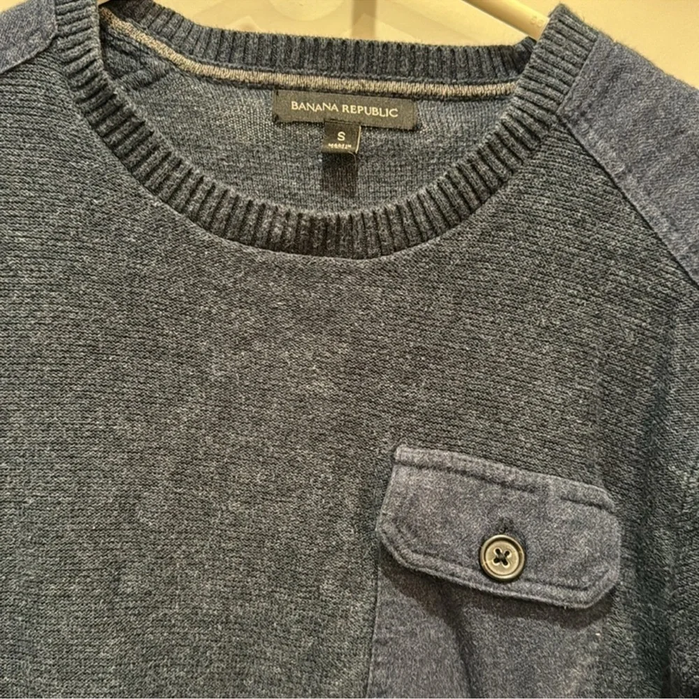 Banana Republic blue crewneck sweater Men’s small.